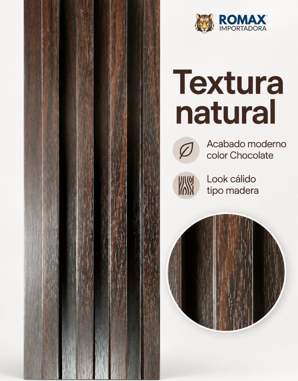 Primer plano de la textura y los listones verticales del panel decorativo oscuro.