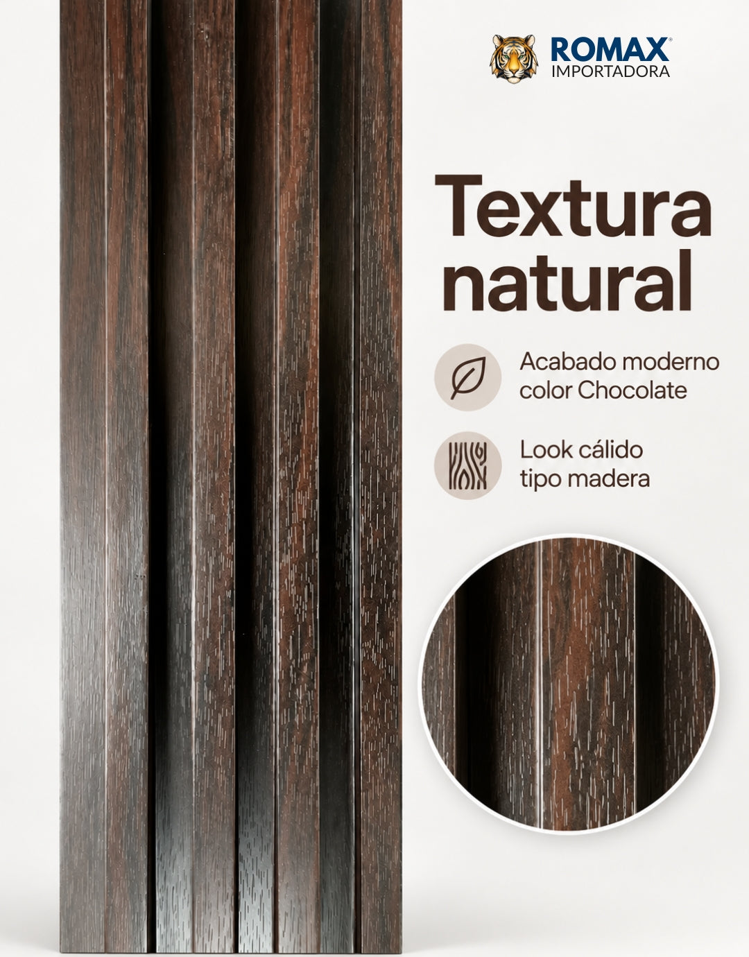 Primer plano de la textura y los listones verticales del panel decorativo oscuro.